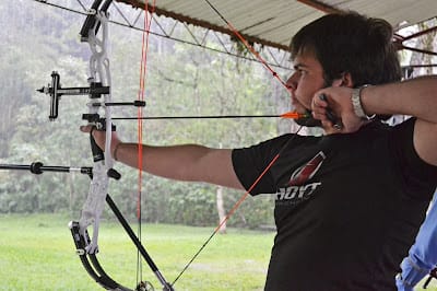 Los arcos compuestos para zurdos ofrecen una experiencia de tiro superior para los arqueros zurdos, combinando precisión, potencia y comodidad en un diseño ergonómico y personalizado.